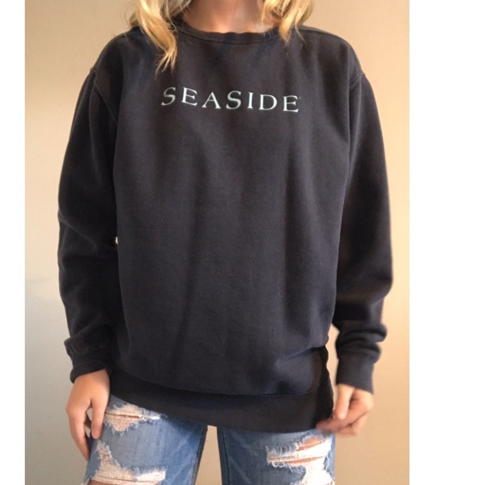 seaside sweatshirt. size M